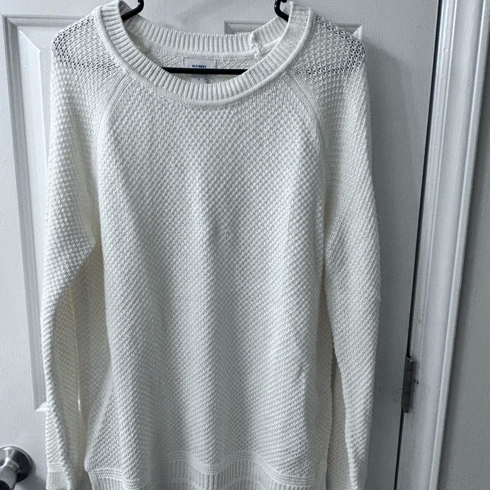 Old Navy Women's Cream Crew Neck Sweater